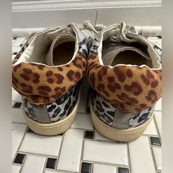 Madden Girl Gray and Cream Leopard Sneakers - Picture 5 of 7